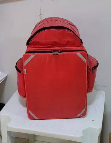 Mochila vertical com 3 bolsos - usado
