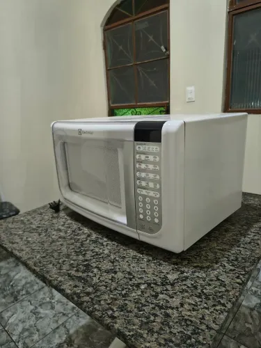 Microondas eletrolux 31L 127v