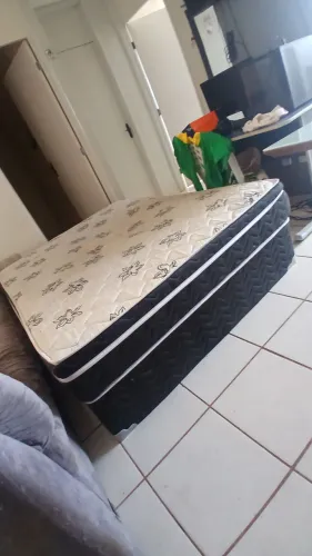 cama Box casal, ( obs :falta os pés  da cama)