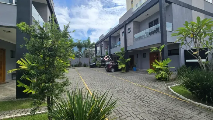 Sobrado para venda com 97 metros quadrados com 2 quartos em Jardim do Sol - Caraguatatuba