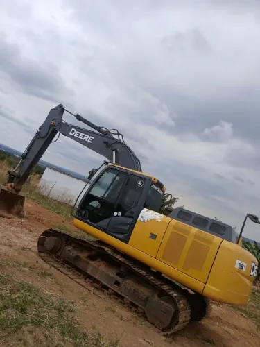 Escavadeira John Deere 2014