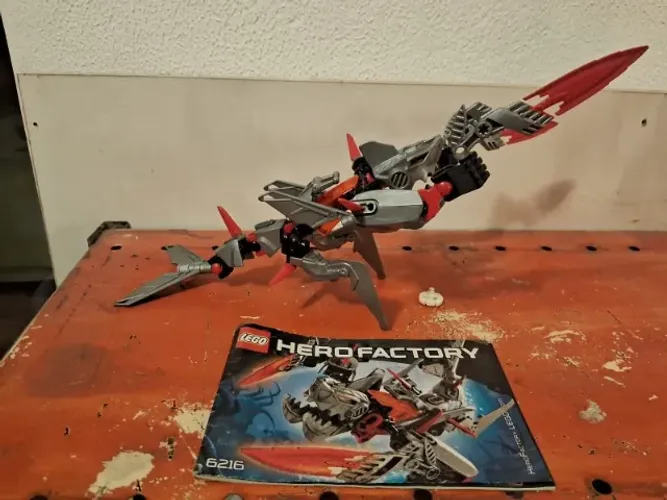 Lego-Hero Factory - JAWBLADE Breakout -2012 - 6216 - 45 peças (usado)