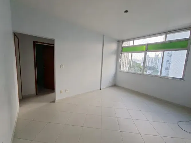 Apartamento Rua Tiradentes segunda quadra praia com 2 dormitórios à venda, 62 m² por R$ 48