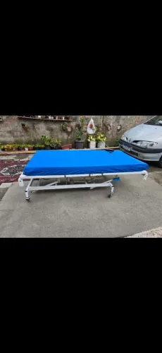 Cama hospitalar , cadeira de rodas , cadeira de banho e muletas