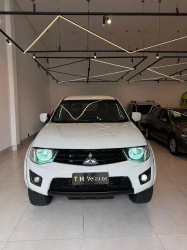 Mitsubishi L200 Triton HLS 2.4 Flex 16V CD Mec. 2013