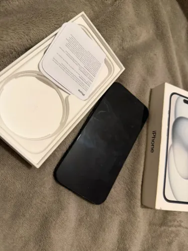 iPhone 15 pouco uso perfeito!