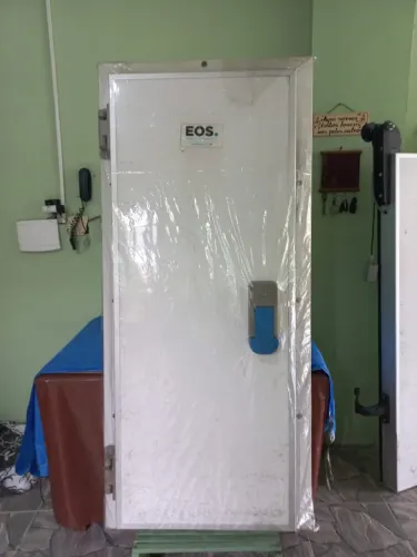 Porta para Câmara Frigorífica completa com guarnição - 0,70 X 1,80