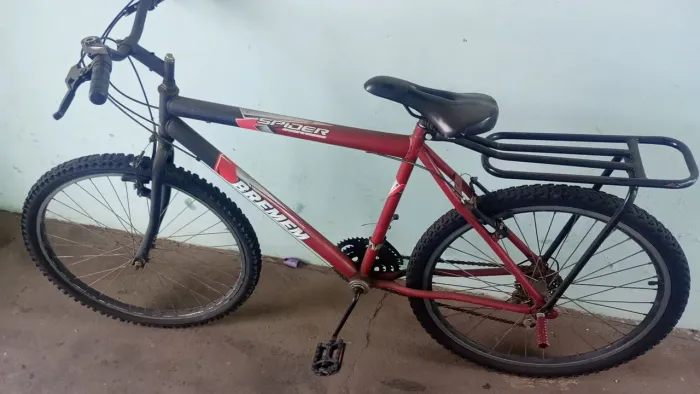 Bicicleta aro 20 defeito no pedal como na imagem,não entrego!