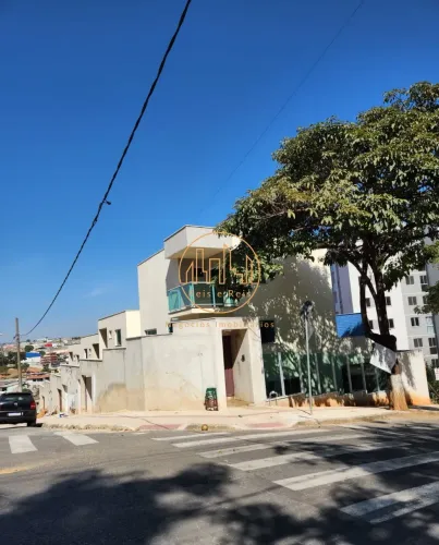 Casa para venda possui 250 metros quadrados com 5 quartos em Cabral - Contagem - MG