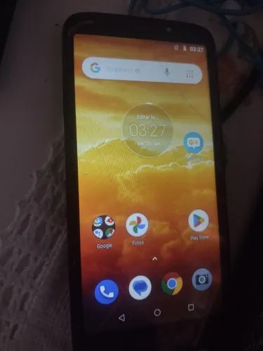 Celular E5 play funcionando.