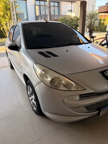 Peugeot 207 XR 1.4 Flex 8V 5P 2011