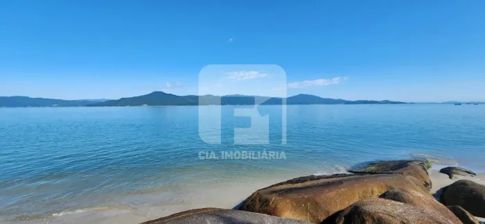 Terreno em frente ao mar da Praia da Daniela