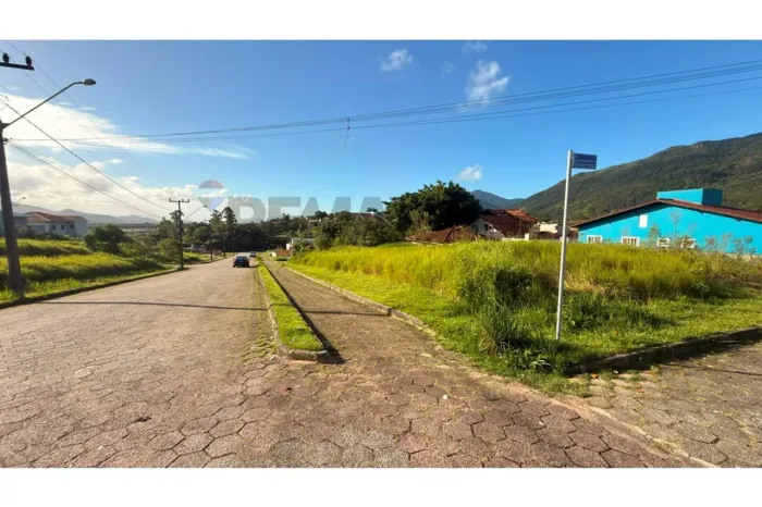 Oportunidade Única no Loteamento Bosque das Colinas!