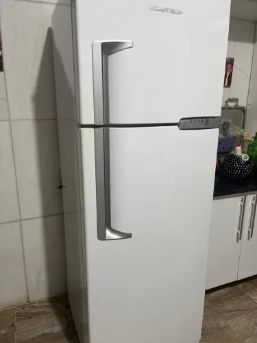 Geladeira Brastemp Frost Free Duplex 354 L - BRM39E - 110V defeito motor