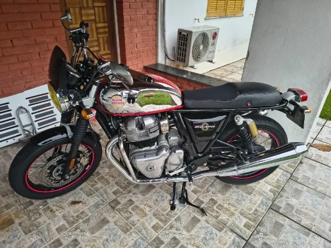 Interceptor 650 com menos de 7500KM e diversos acessórios