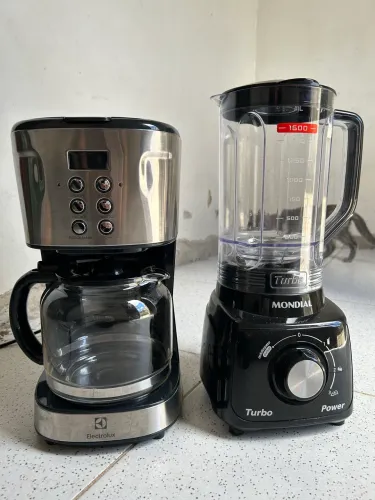 Cafeteira elétrica e liquidificador 
