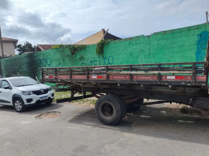 Carroceria madeira cabe no 608 ou f4000