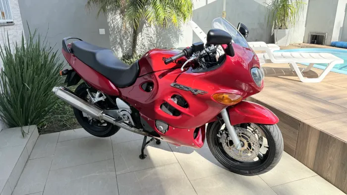 GSX 750F 2002 impecável, sem nenhum detalhe.
