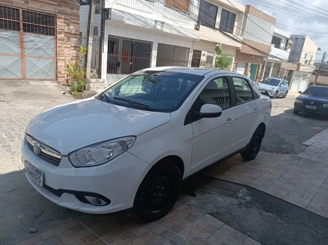 Fiat Grand Siena Tetrafuel 1.4 EVO F. Flex 8V 2014