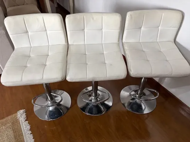 Kit 3 Banquetas Altas Giratórias Brancas com Regulagem de Altura
