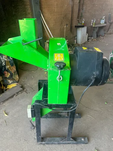 Vende-se  triturador/ picador forrageiro 