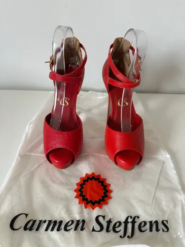 Sandália vermelha Carmen Steffens 36