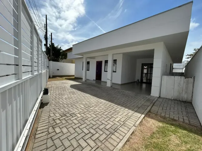 Casa Térrea para aluguel possui 400 metros quadrados com 4 quartos em Campeche - Florianóp