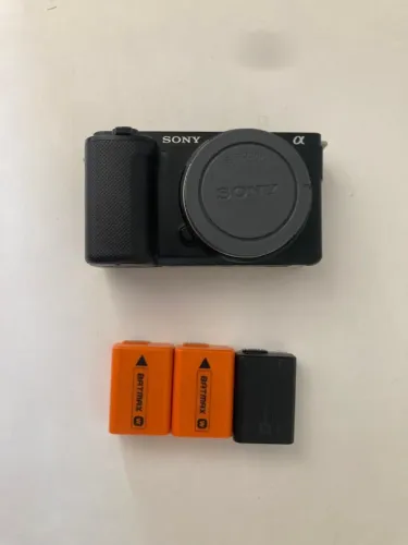Câmera Sony ZVE-10 (Com defeito no leito de cartão)