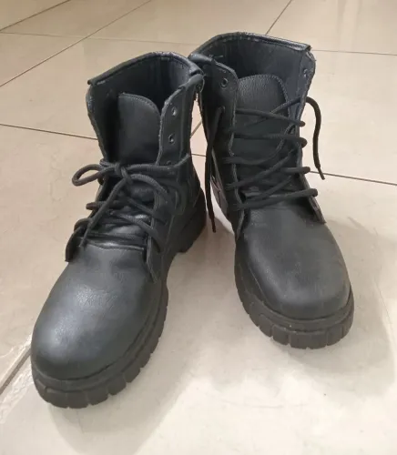Bota calçado 33