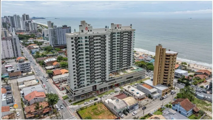 Apartamento frente mar, 3 dormitórios no Centro de Piçarras SC