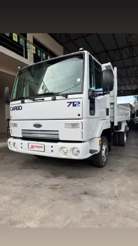 Caçambinha Ford Cargo 712 ano 2011 