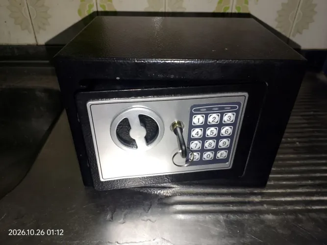 Vende-se cofre