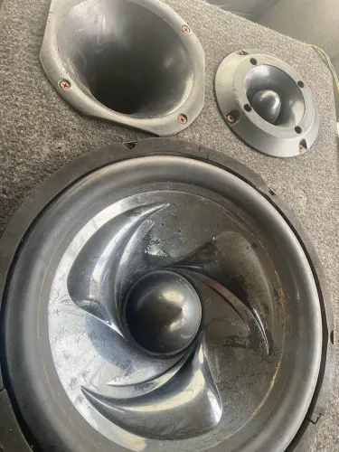 Vendo som automotivo