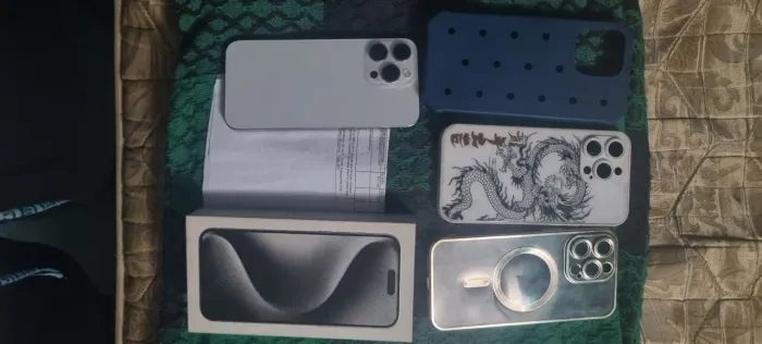 VENDE-SE IPHONE 15 PRO MAX, ACEITO PROPOSTAS EM DINHEIRO,  CHAMAR NO WHATSAPP *72