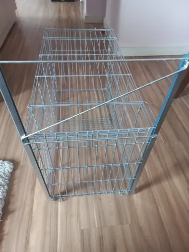 Gaiola de transporte e contenção para resgate de gatos.