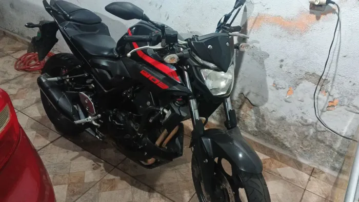 Moto MT 03