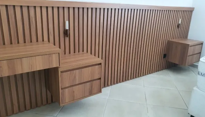 Cabeceira de Cama Planejada em MDF Queen com Criado Mudo e Penteadeira