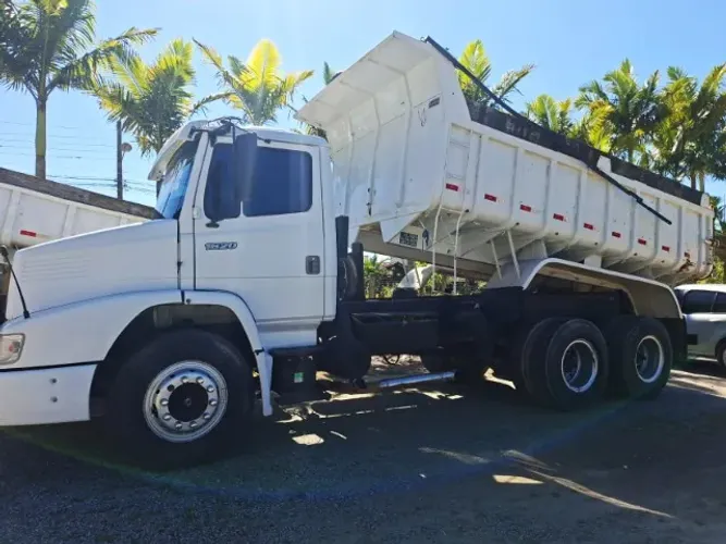 1620L 97 Caçamba Truck 13m³
