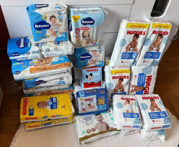 VENDO LOTE DE FRALDAS NOVAS. TODOS PACOTES FECHADOS!