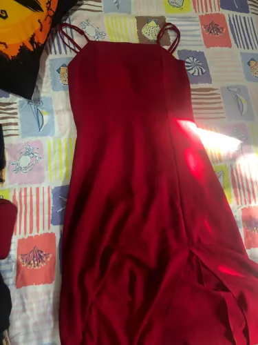 Vestido vermelho com fenda M