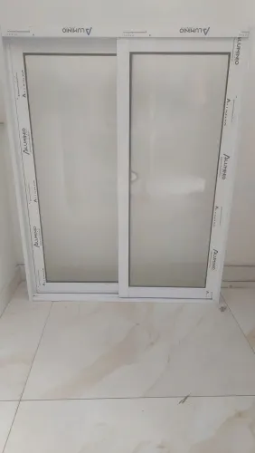 Janela de vidro fosco medidas 79cm de largura por 98cm de comprimento