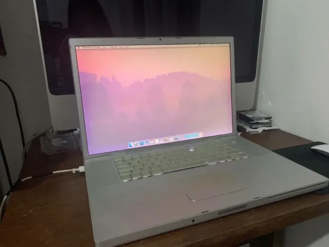 MacBook Pro 17 2008 Funcionando com detalhe na tela não aceito oferta