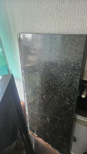 Duas bancadas de Pedra Sendo Uma Com Pia