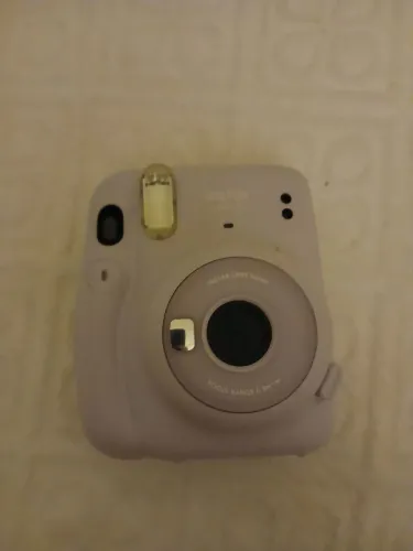 Câmera Instantânea Fujifilm Instax Mini 12 cor lilás com bolsa inclusa