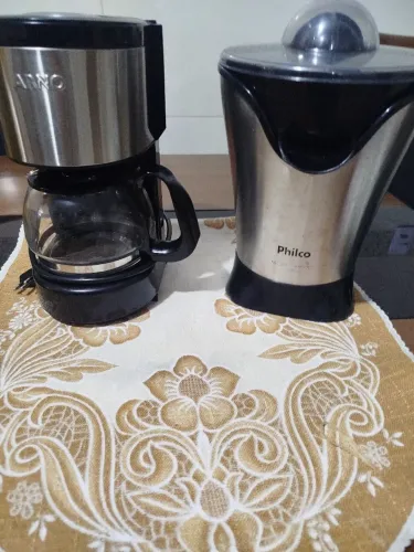 Cafeteira e espremedor de suco