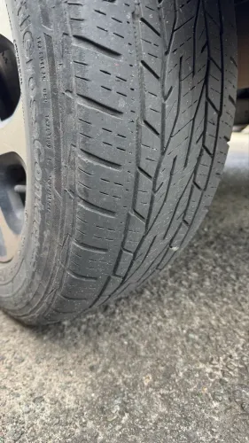 Pneu Continental Aro 17 - 215/60 R17 - Meia Vida