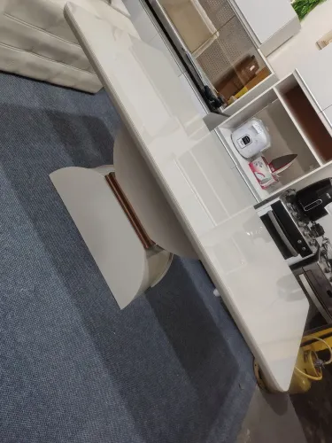 Mesa de jantar sem cadeiras! Impecável de luxo.