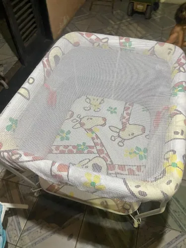 Vende-se cercadinho e cadeira de reposo.