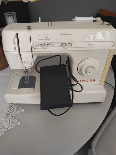 Maquina de Costura Singer