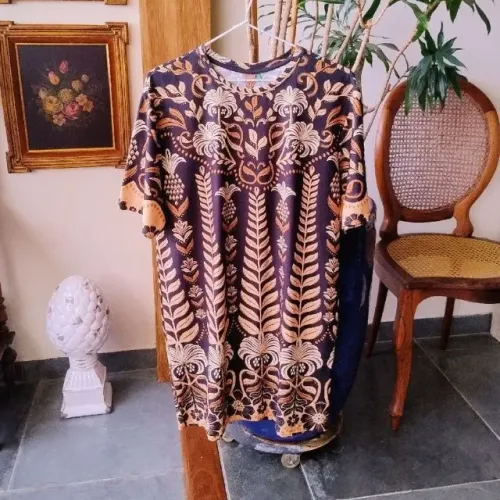 Vestido T-Shirt Básico Esplendor Tropical Preto da Farm